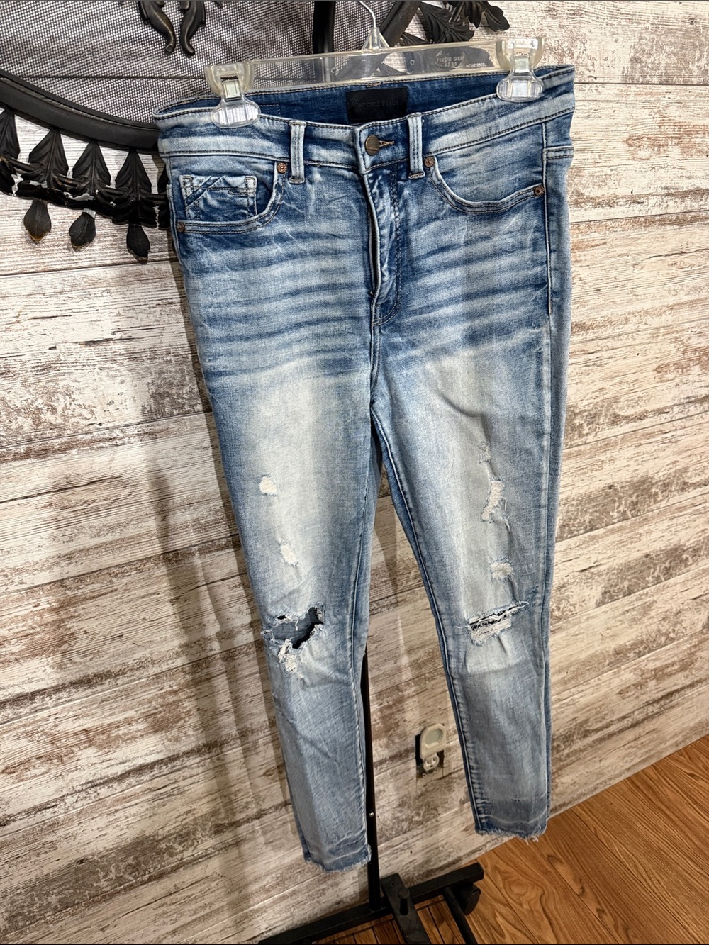Buckle Black Distressed Light Wash Women’s Skinny Jeans - Blue